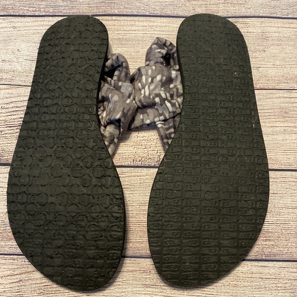 Sanuk Yaga Sling Sandals - Picture 2 of 2
